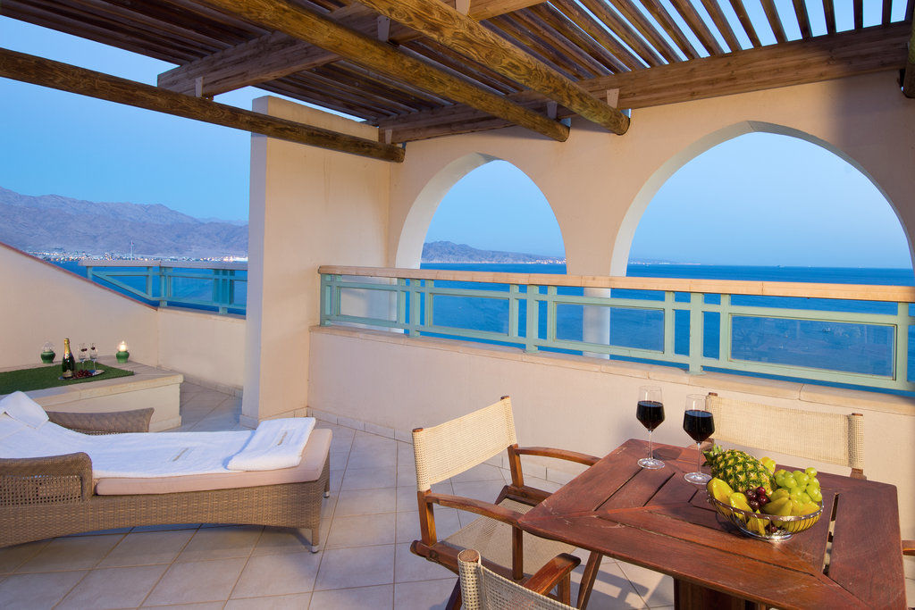 Herods Boutique Eilat A Premium Collection By Fattal Hotels Kültér fotó The view from the balcony of a suite at the Dead Sea